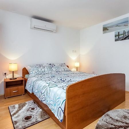 Ivana B4 N1 Poreč Exteriör bild