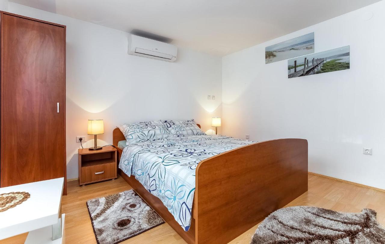 Ivana B4 N1 Poreč Exteriör bild