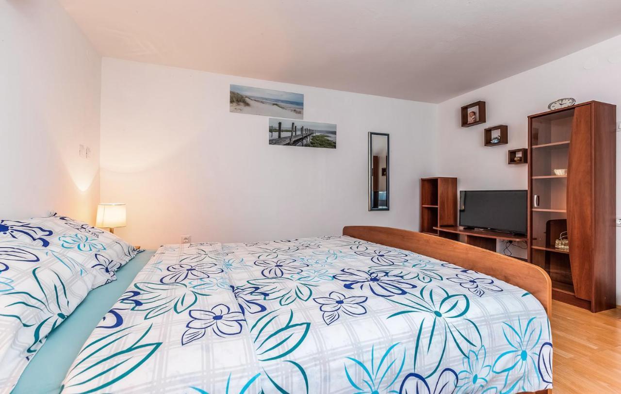 Ivana B4 N1 Poreč Exteriör bild